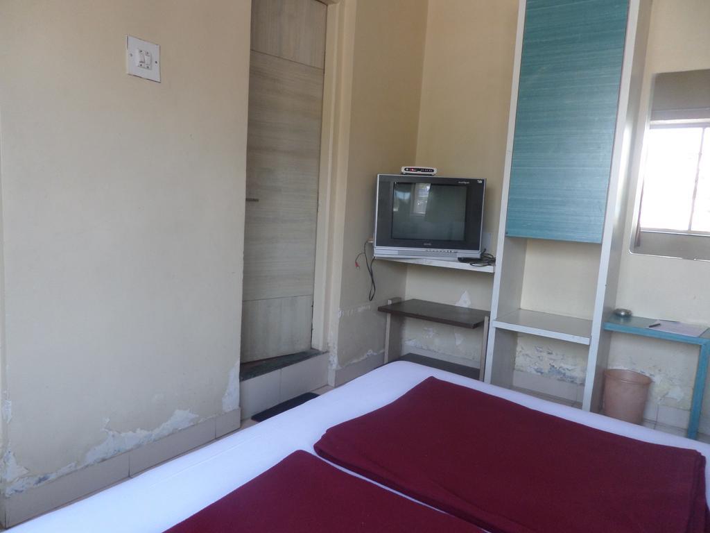 Hotel Sai Ratna นาสิก ภายนอก รูปภาพ