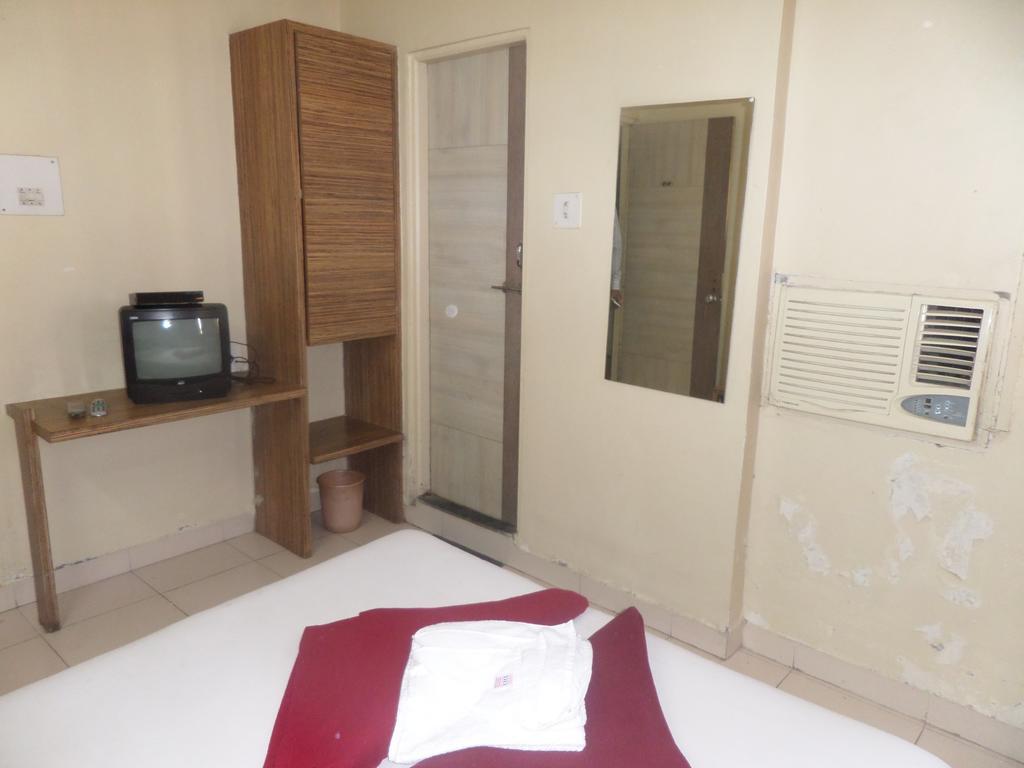 Hotel Sai Ratna นาสิก ห้อง รูปภาพ