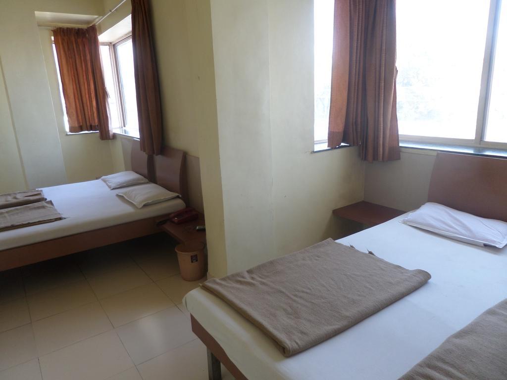 Hotel Sai Ratna นาสิก ภายนอก รูปภาพ