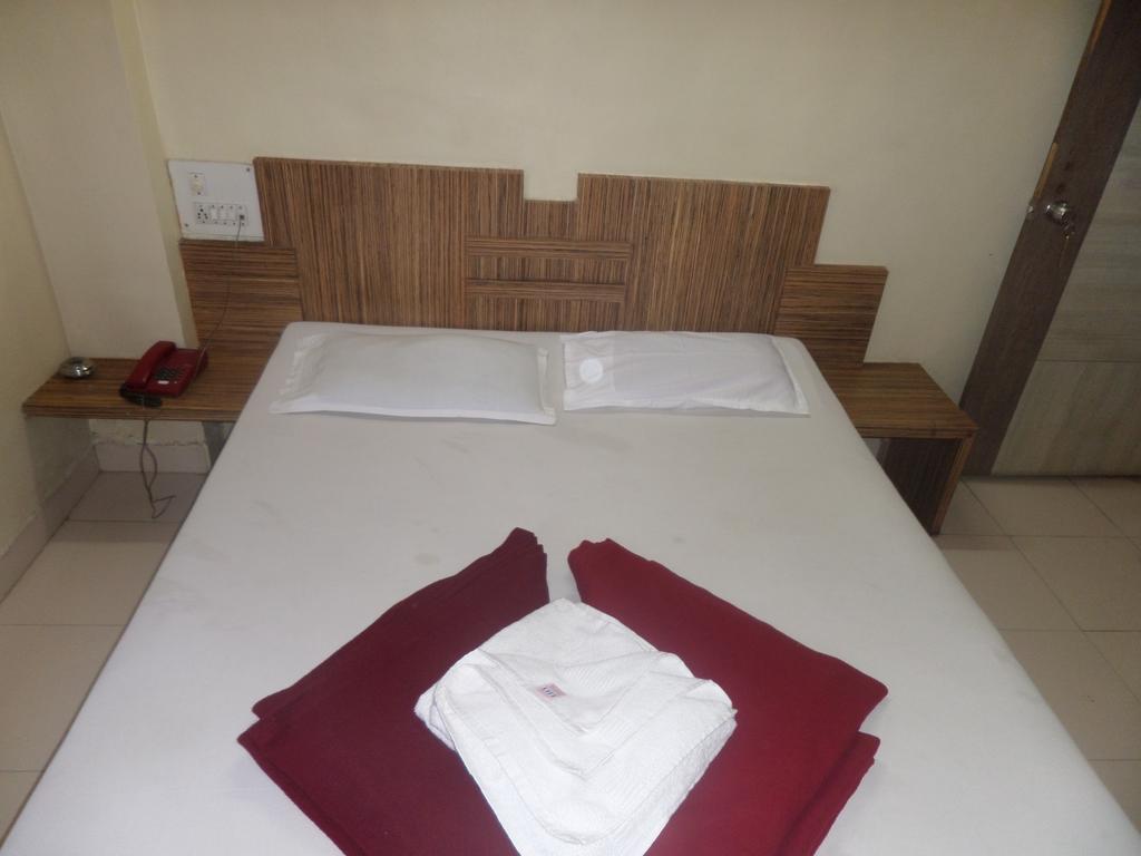 Hotel Sai Ratna นาสิก ห้อง รูปภาพ