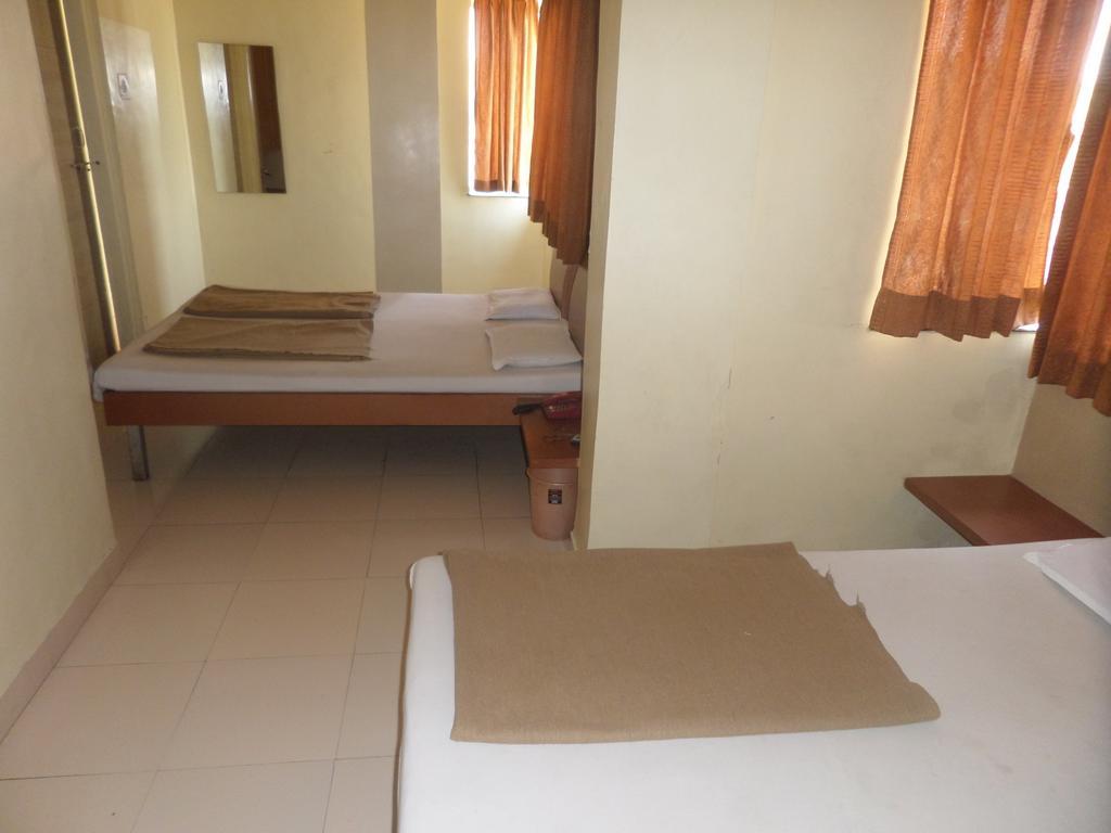 Hotel Sai Ratna นาสิก ภายนอก รูปภาพ